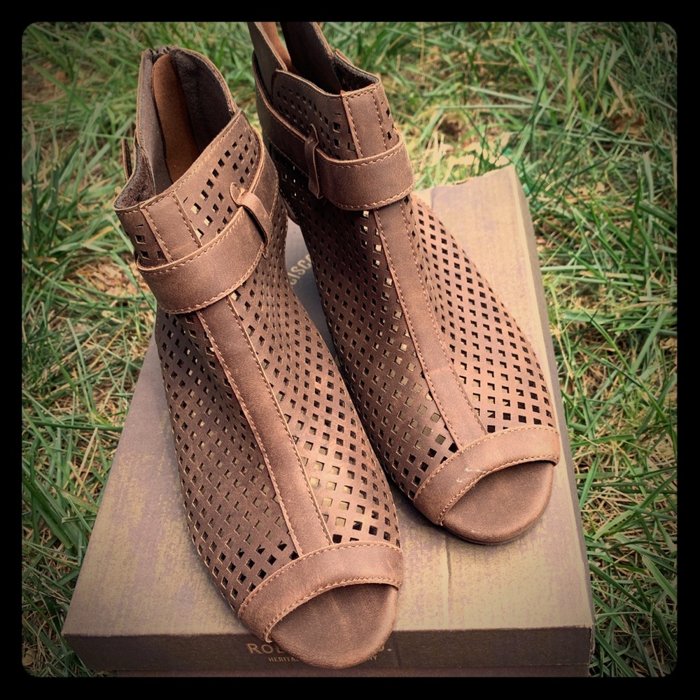 Brown heels!